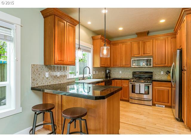 6917 Southwest 26th Avenue Portland, OR 97219 - Photo 7 of 16