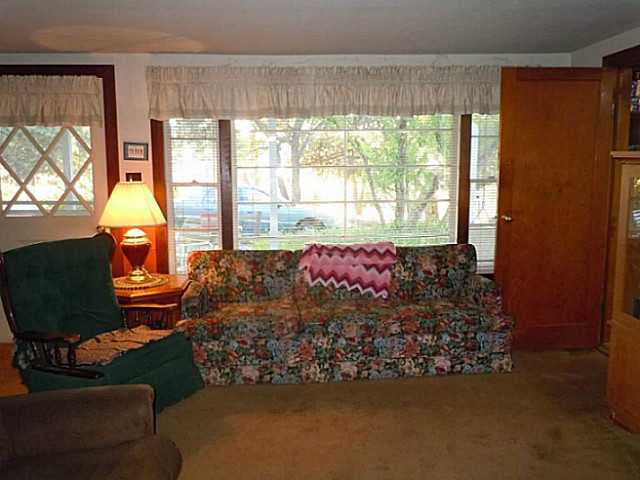 1825 Tavern Road Alpine, CA 91901 - Photo 16 of 23 Living Room