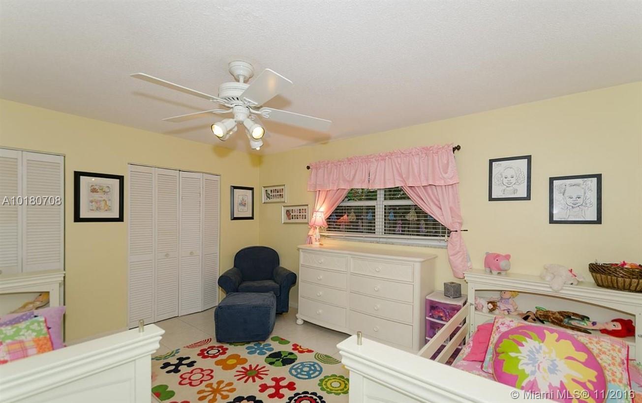 940 Southwest 74th Terrace Plantation, FL 33317 - Photo 12 of 25