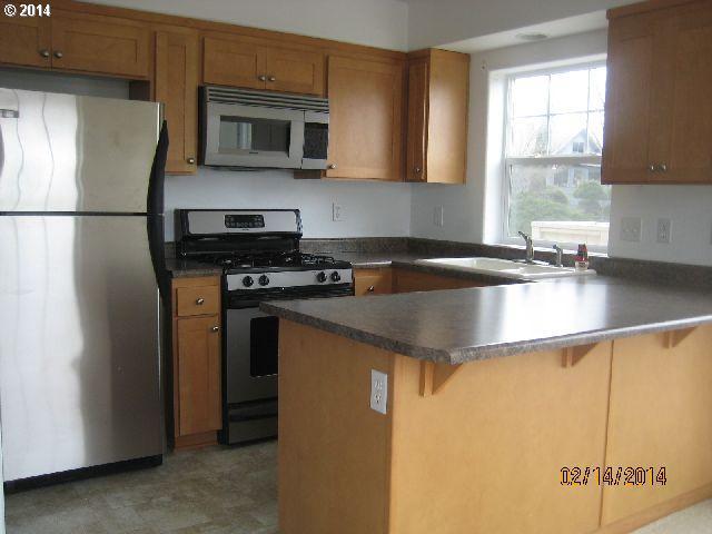 11744 Southeast Foster Road, Unit 102 Portland, OR 97266 - Photo 2 of 6