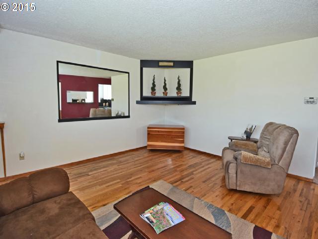 1710 Thompson Road Woodburn, OR 97071 - Photo 2 of 16 Gallery Image 2