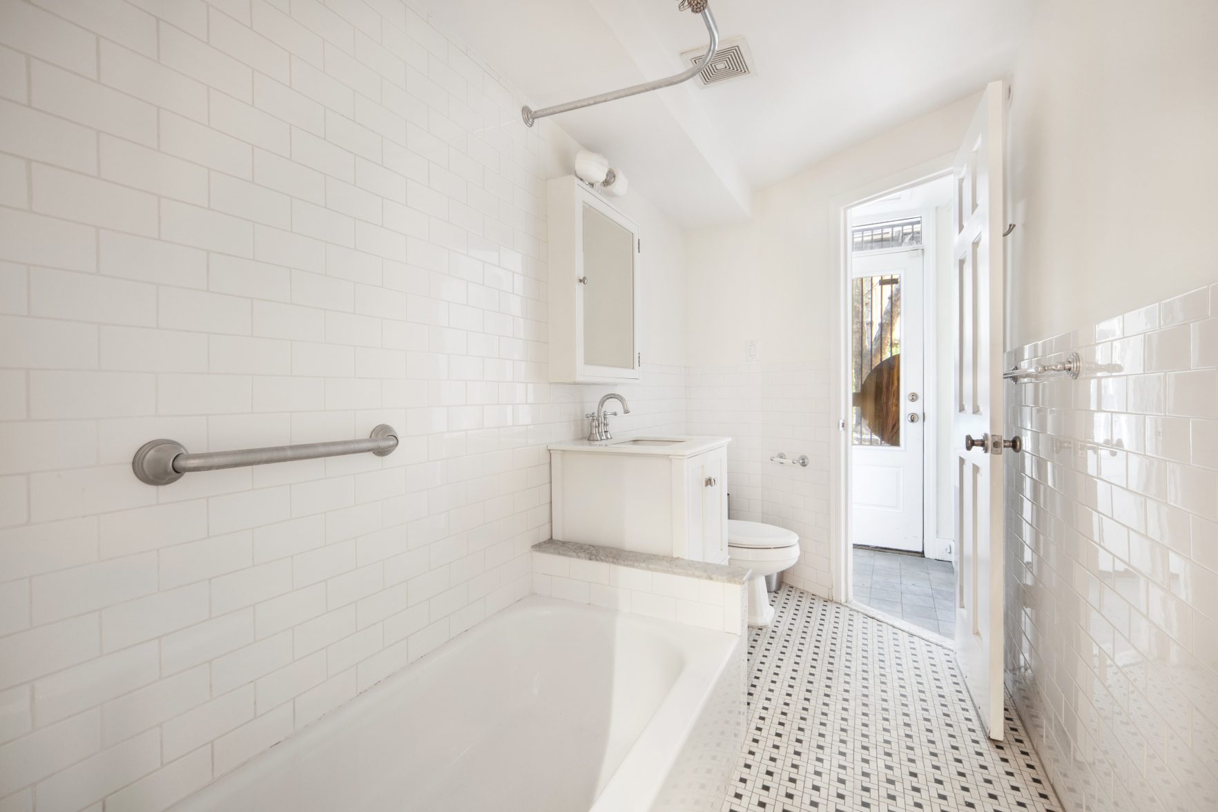 38 Bank Street, Unit GARDEN Manhattan, NY 10014 - Photo 6 of 8