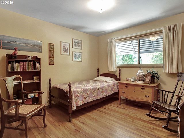 8444 Southwest 9th Avenue Portland, OR 97219 - Photo 4 of 16 Gallery Image 4