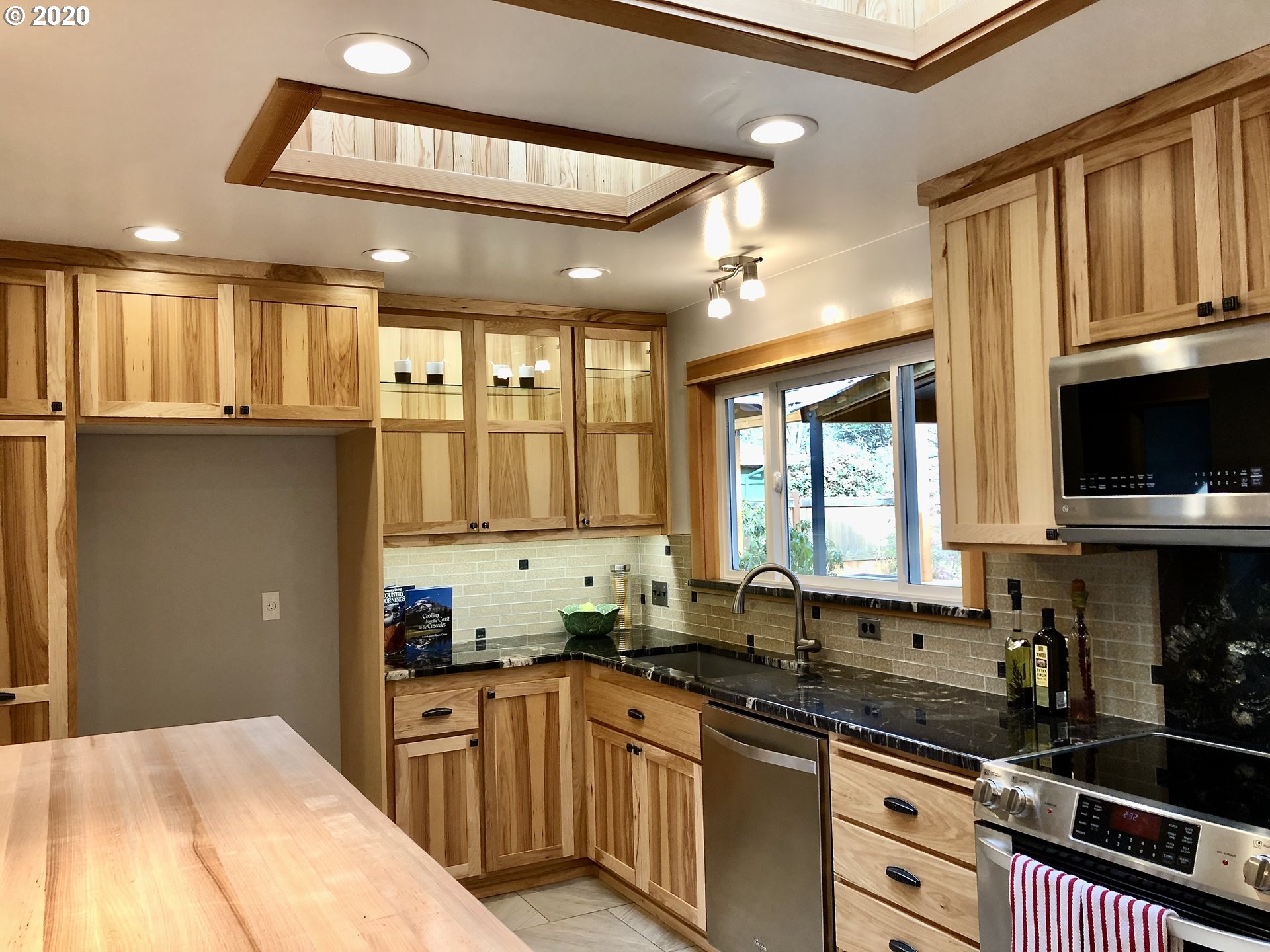 2325 Tyler Street Eugene, OR 97405 - Photo 4 of 32