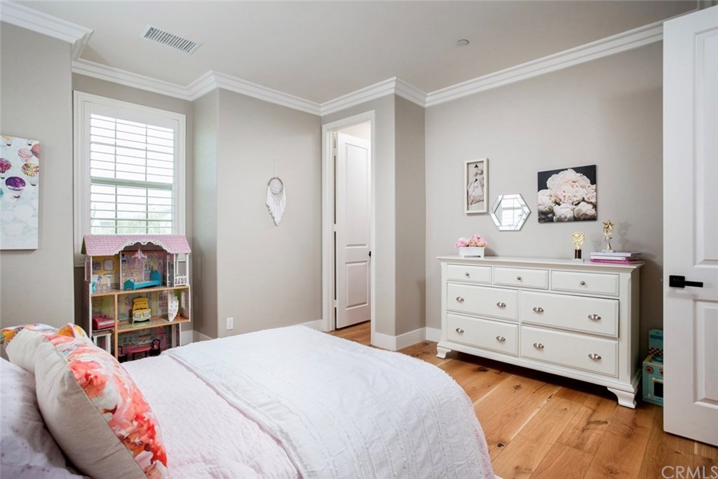 261 Barnes Road Tustin, CA 92782 - Photo 18 of 31