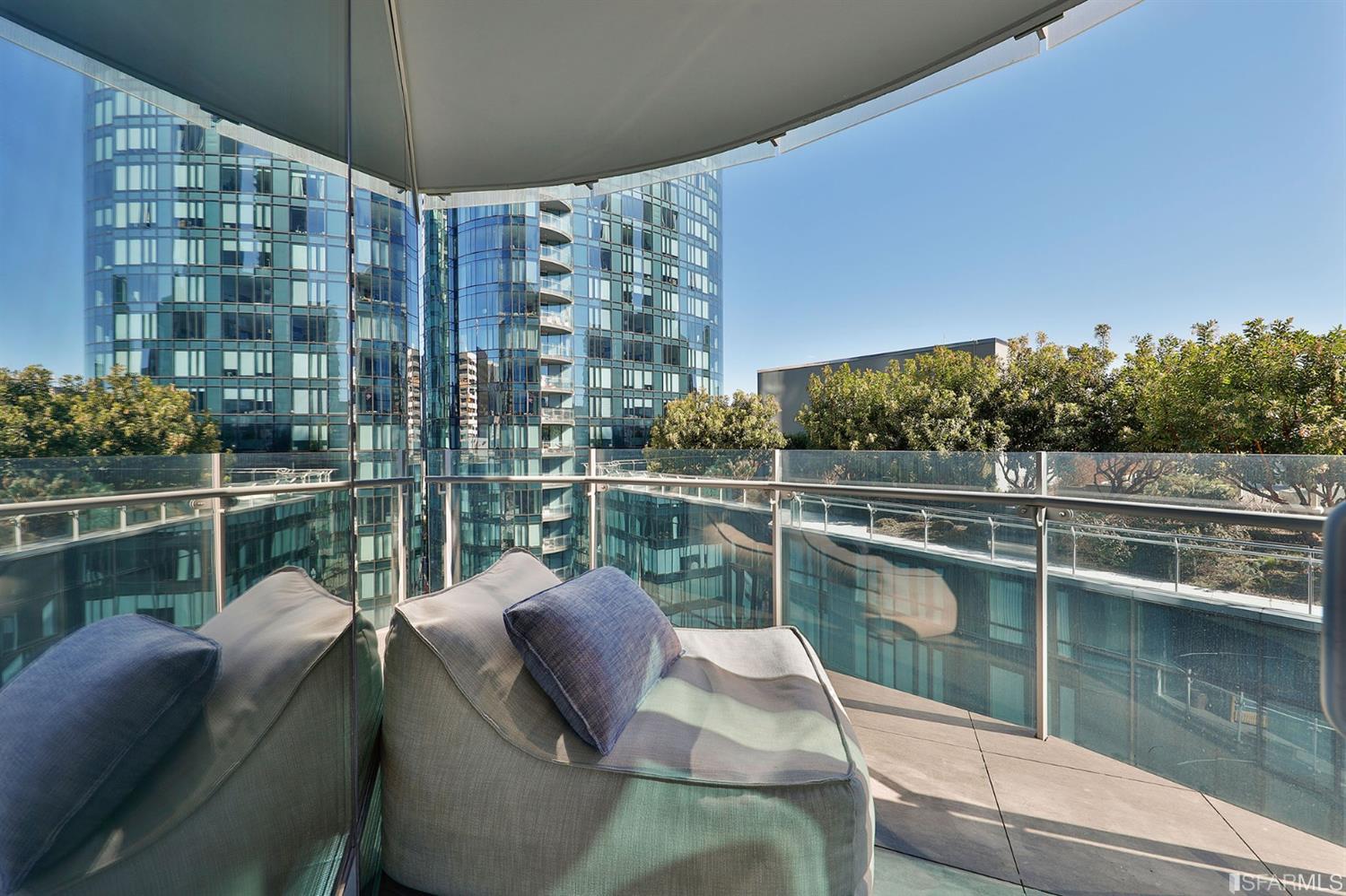 201 Folsom Street, Unit 10G San Francisco, CA 94105 - Photo 20 of 31 Sunny deck overlooking verdant roof garden! You can hear birds in the morning - enjoy your coffee in this peaceful space.