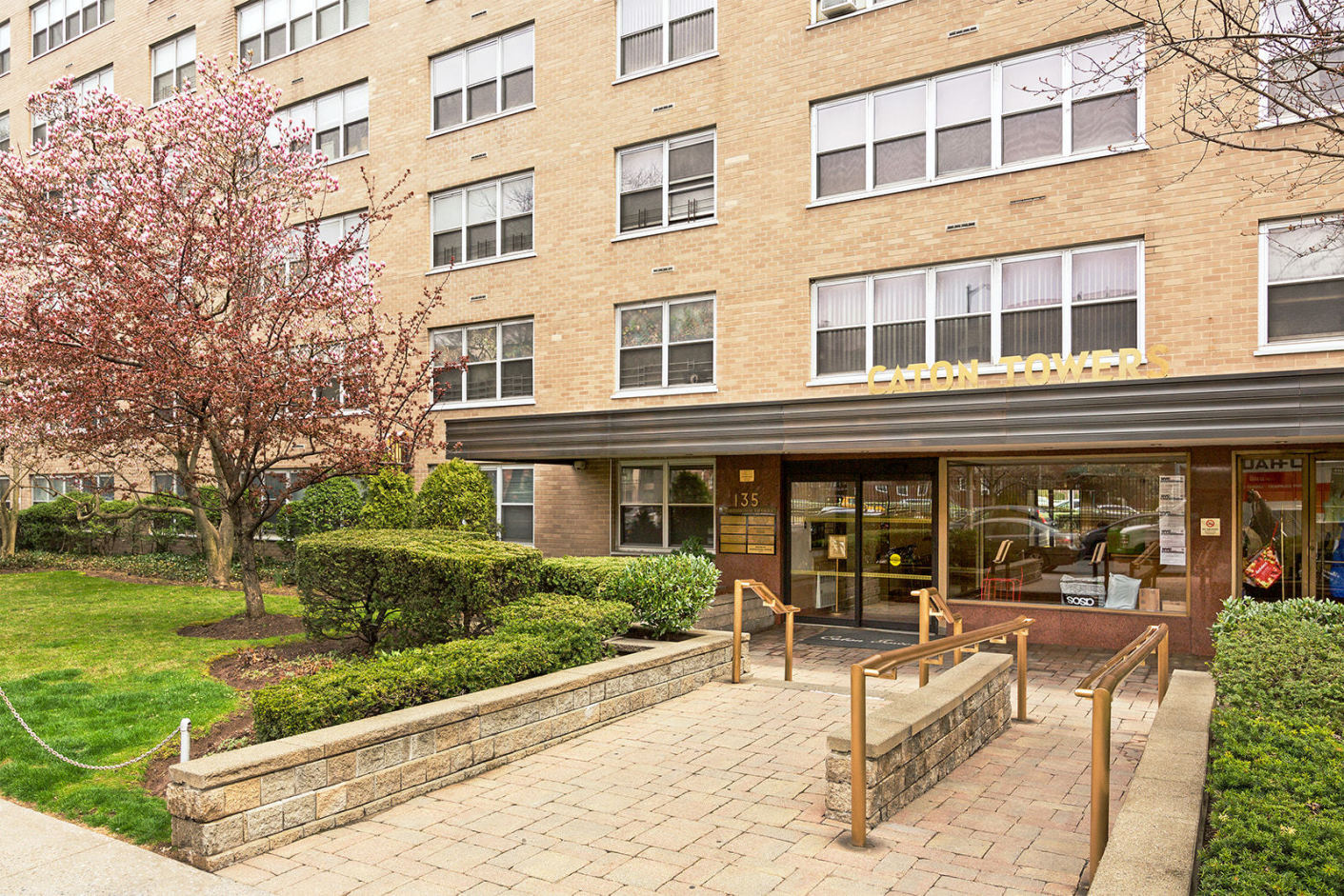 135 Ocean Parkway, Unit 7M Brooklyn, NY 11218 - Photo 8 of 9