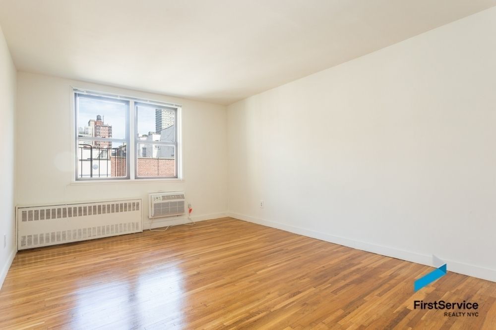 228 East 81st Street, Unit 6D Manhattan, NY 10028 - Photo 3 of 5