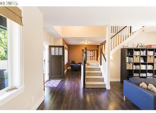 7006 Southwest Raz Court Portland, OR 97223 - Photo 2 of 16 Gallery Image 2