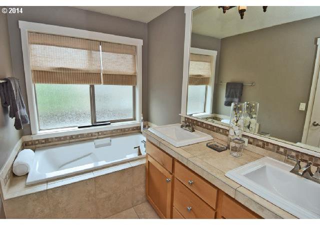 8950 Southwest Taylors Ferry Road Portland, OR 97223 - Photo 16 of 16 Gallery Image 16
