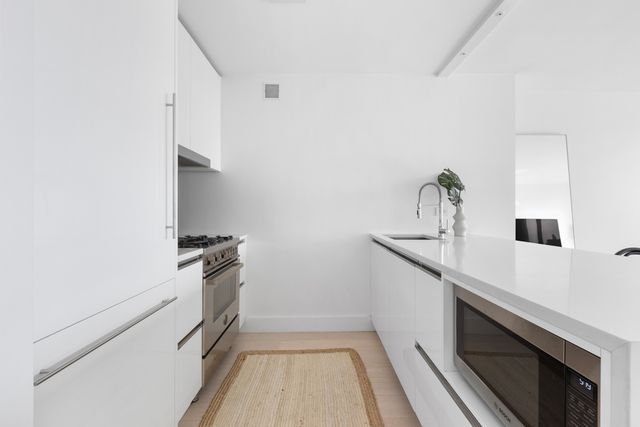 $1,365,000 | 301 West 53rd Street, Unit 17B | Hell's Kitchen