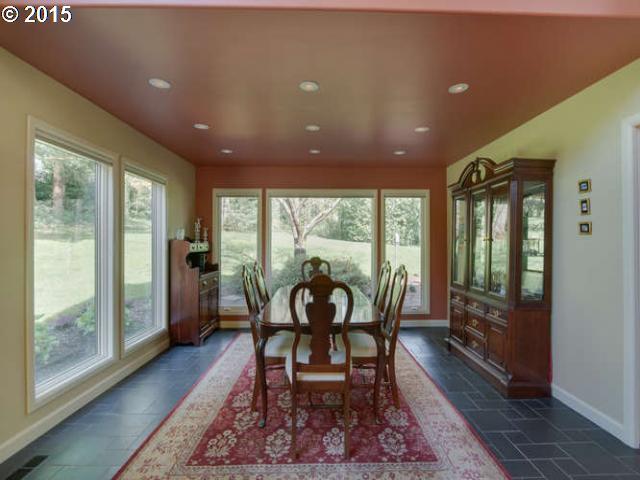 12134 Southwest Tryon Hill Road Portland, OR 97219 - Photo 5 of 16 Gallery Image 5