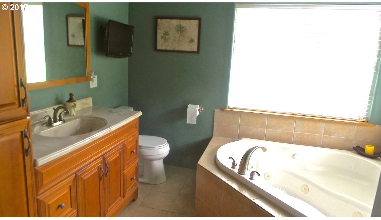949 Rice Creek Road Winston, OR 97496 - Photo 11 of 28