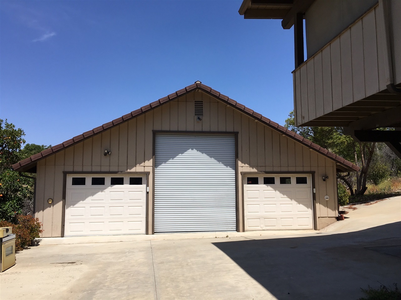2202 M And R Ranch Road Fallbrook, CA 92028 - Photo 9 of 25 Bring Your RV or large vehicle as this garage can take it!