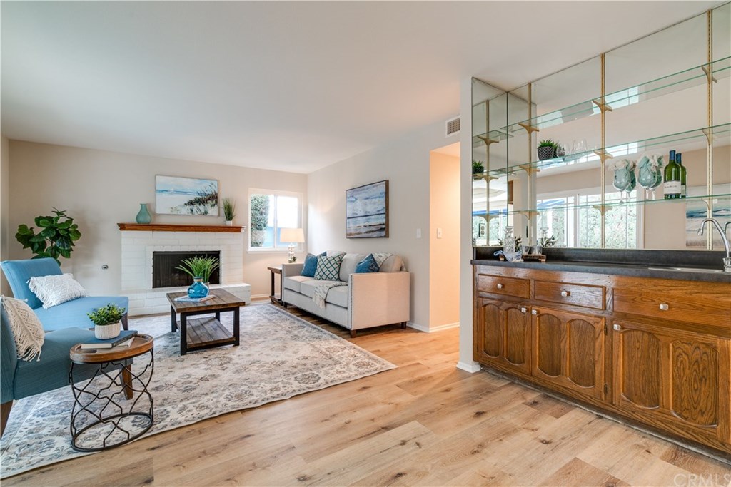 338 Purdy Avenue Placentia, CA 92870 - Photo 10 of 34 Separate family room with mirrored wet bar