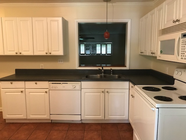 1563 Dearing Road Memphis, TN 38117 - Photo 2 of 14