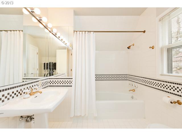 2845 Northwest Cumberland Road Portland, OR 97210 - Photo 13 of 16 Gallery Image 13