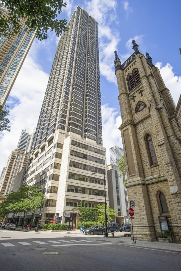 30 E Huron St, Chicago, IL 60611 - Photo 2 of 16