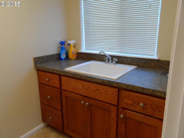 142 Gentry Loop Myrtle Creek, OR 97457 - Photo 1 of 16 Gallery Image 1