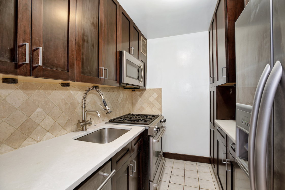 245 East 25th Street, Unit 4J Manhattan, NY 10010 - Photo 3 of 9