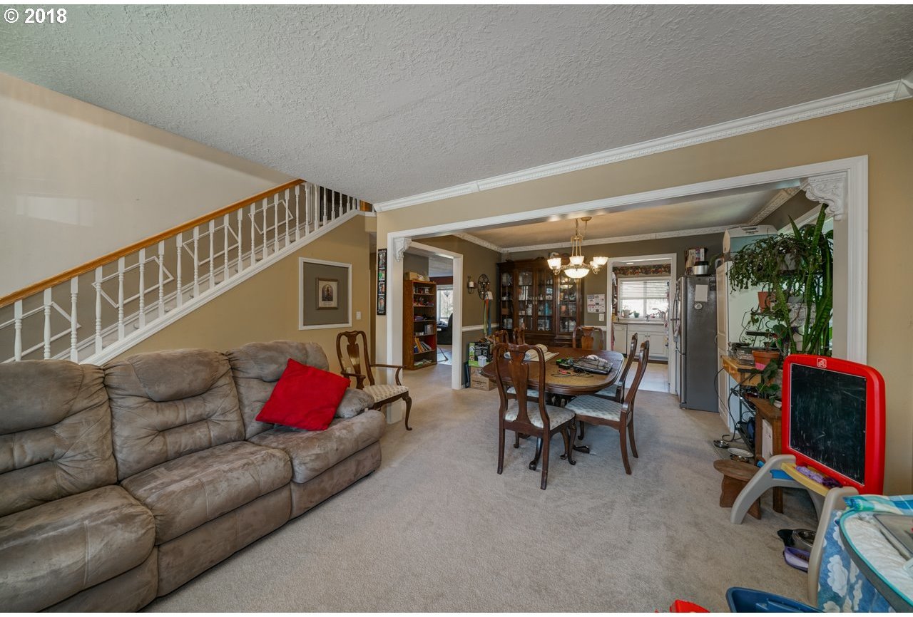 1275 Independence Avenue Woodburn, OR 97071 - Photo 7 of 32