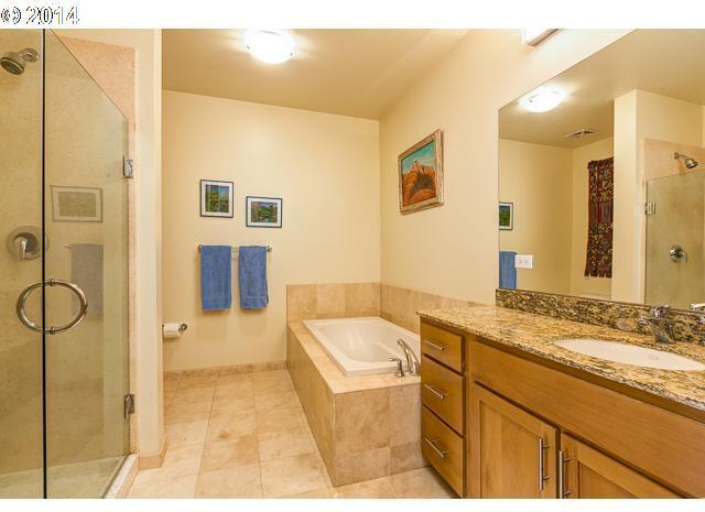 2335 Northwest Raleigh Street, Unit A 401 Portland, OR 97210 - Photo 8 of 16 Gallery Image 8