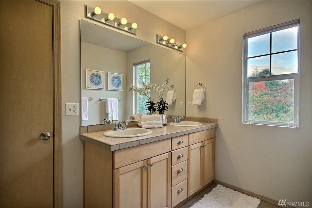 2402 Stafford Way Bothell, WA 98012 - Photo 15 of 23