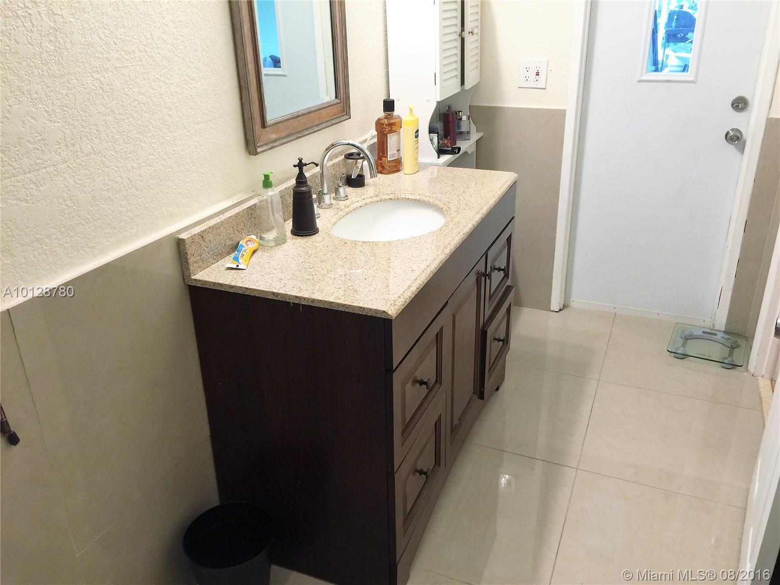 261 Southwest 58th Avenue Plantation, FL 33317 - Photo 12 of 19