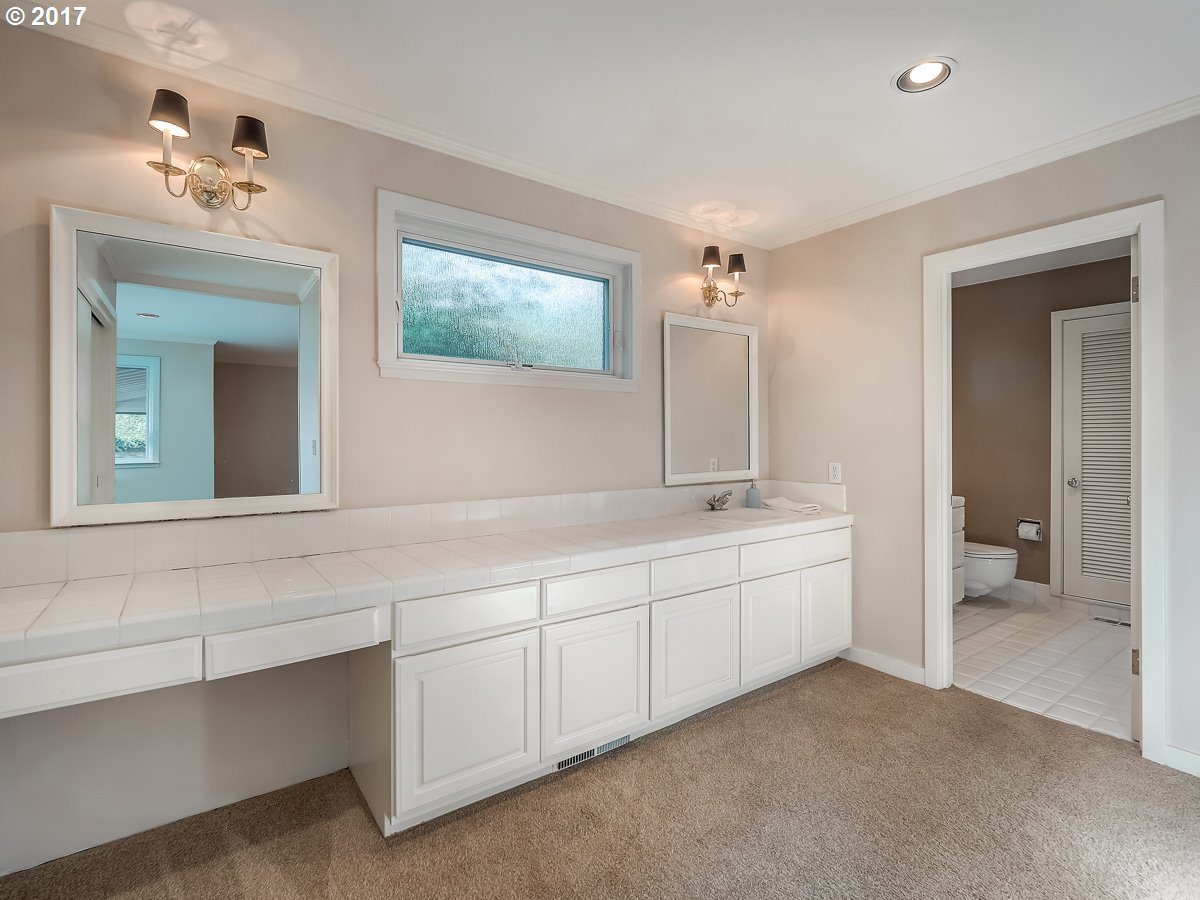 11619 South Military Road Portland, OR 97219 - Photo 12 of 32 Gallery Image 12