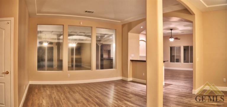 8112 Rockhampton Drive Bakersfield, CA 93313 - Photo 2 of 12