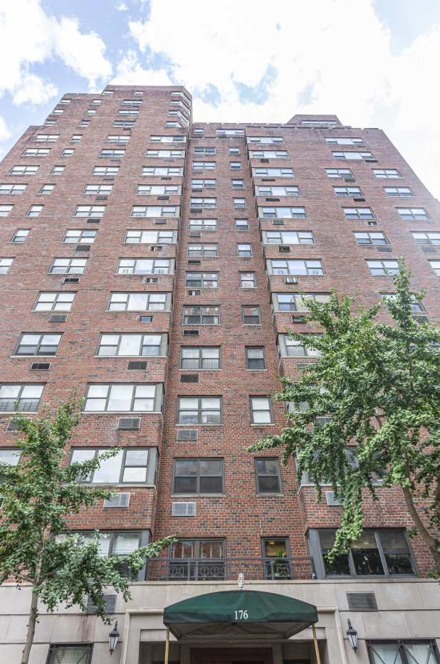 176 E 77th St, Manhattan, NY 10075 - Photo 2 of 6