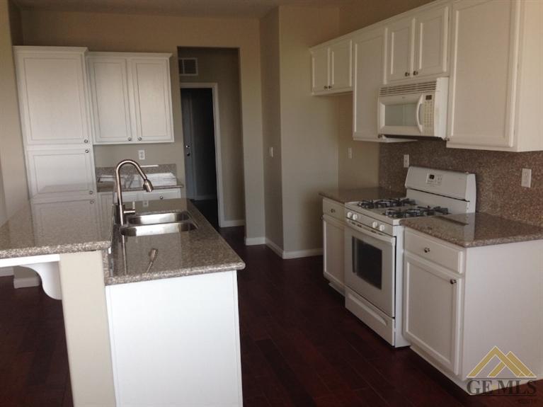 403 Bloomfield Drive Bakersfield, CA 93312 - Photo 2 of 9