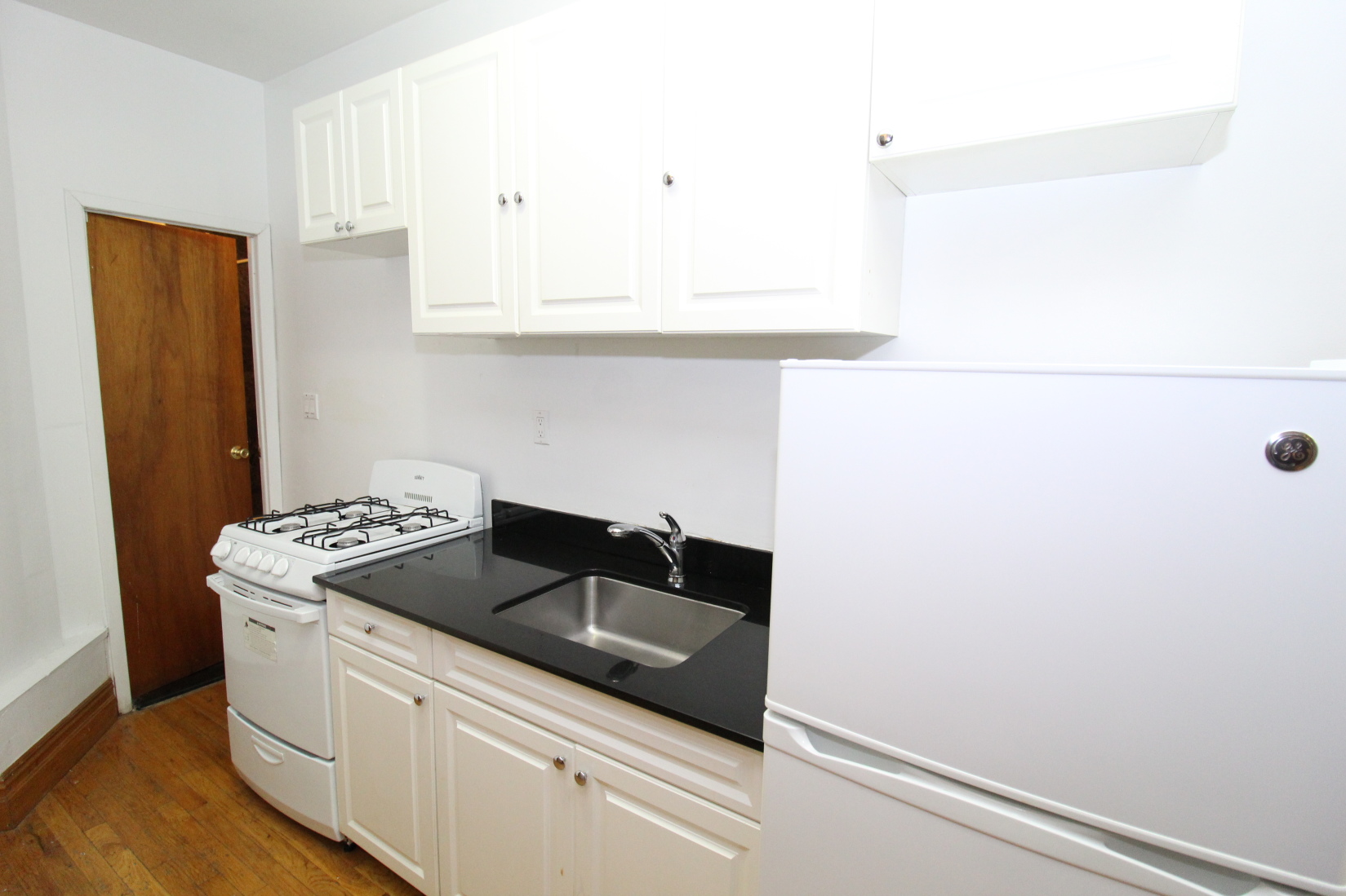 324 East 94th Street, Unit 4E Manhattan, NY 10128 - Photo 3 of 7