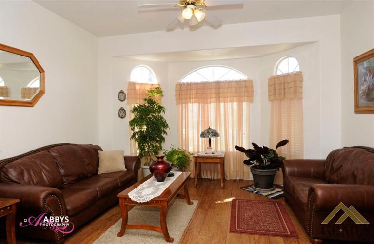 3146 Berkshire Road Bakersfield, CA 93313 - Photo 6 of 15