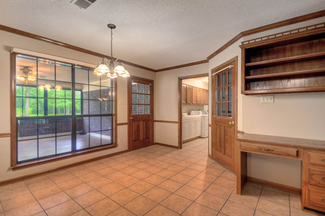 580 Poplar Acres Road Piperton, TN 38017 - Photo 7 of 25 This Kitchen Features A Homework And Computer Area, Breakfast Area, A Place To Enjoy family And company While You Cook!