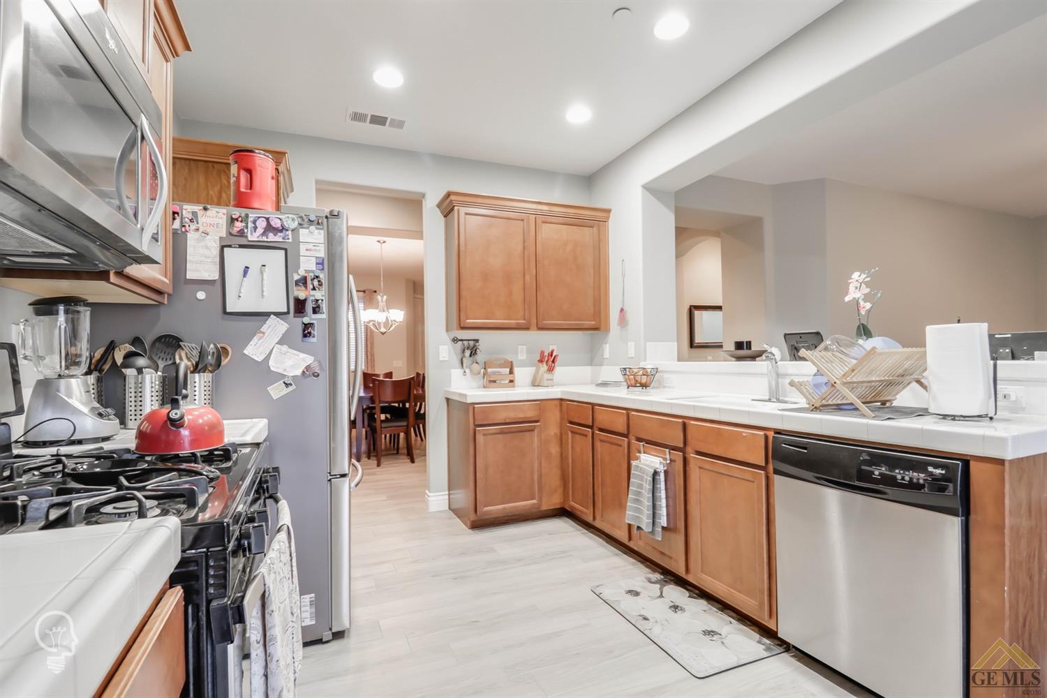 10815 Mountainside Drive Bakersfield, CA 93306 - Photo 14 of 35