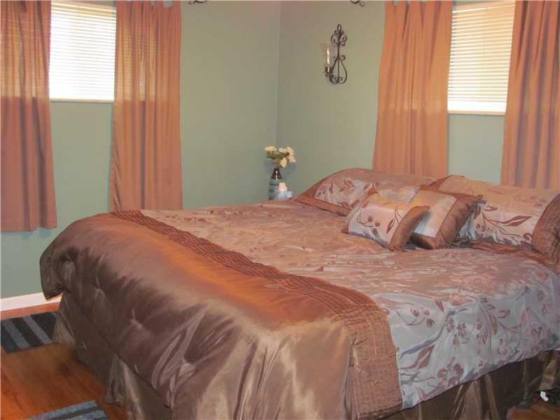 1218 Akehurst Road Green Tree, PA 15220 - Photo 14 of 25 Gallery Image 14