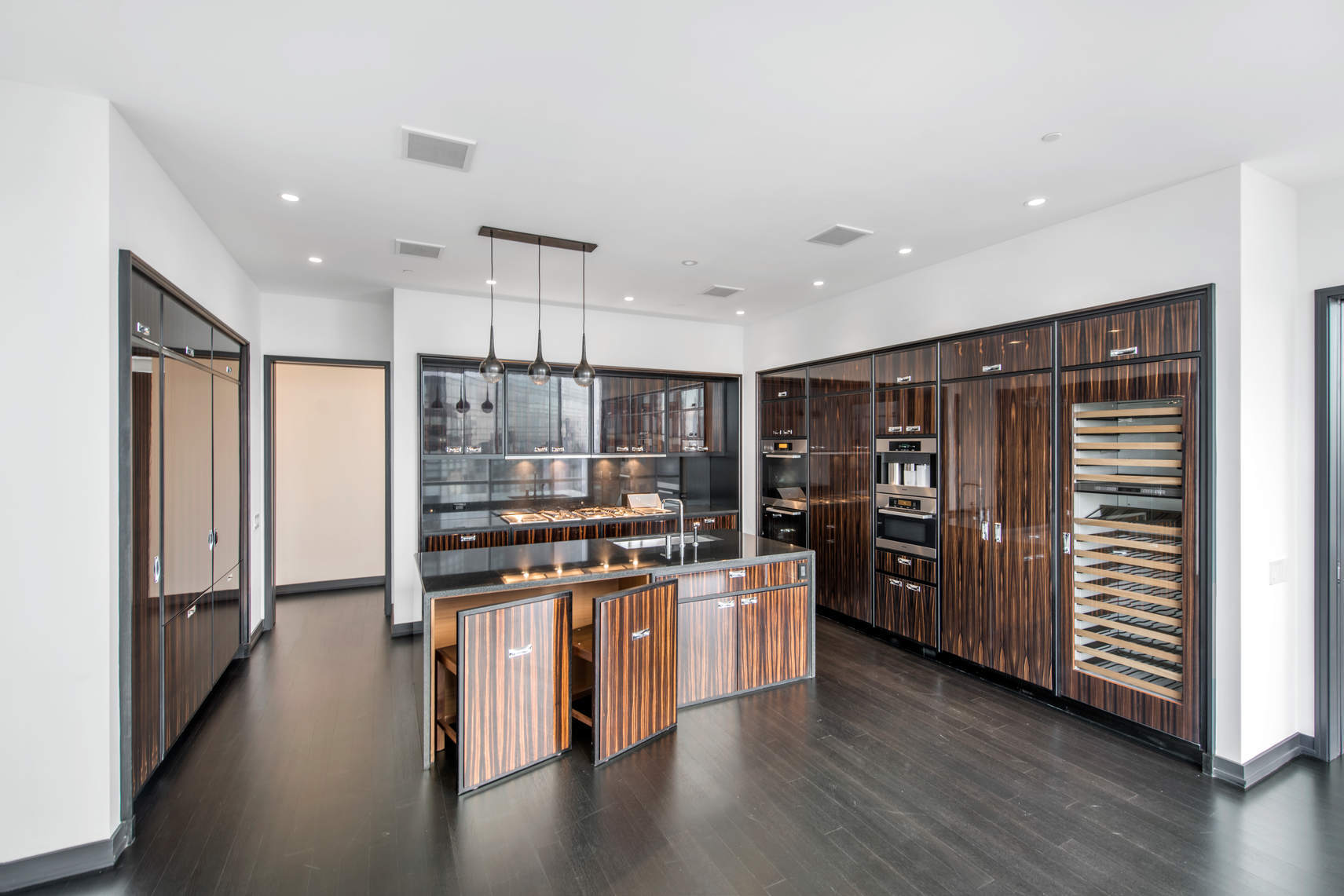 157 West 57th Street, Unit 62B Manhattan, NY 10019 - Photo 5 of 13