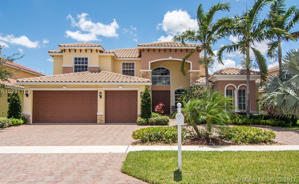 9946 Vía Bernini Lake Worth, FL 33467 - Photo 1 of 35