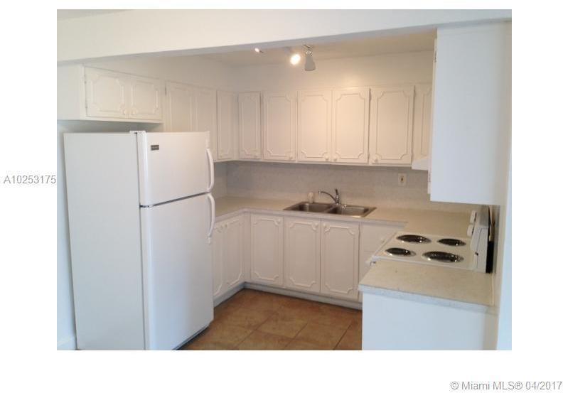 3660 Southwest 60th Avenue, Unit 4 Davie, FL 33314 - Photo 4 of 6