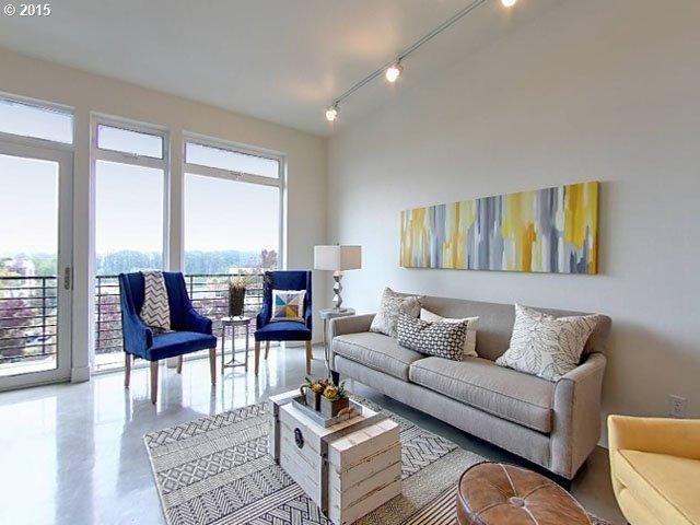 4632 Southwest Kelly Avenue Portland, OR 97239 - Photo 4 of 17