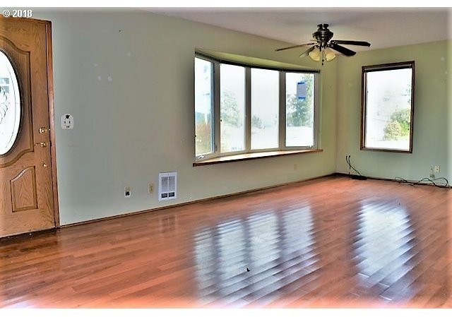 708 Crestview Drive Reedsport, OR 97467 - Photo 16 of 32
