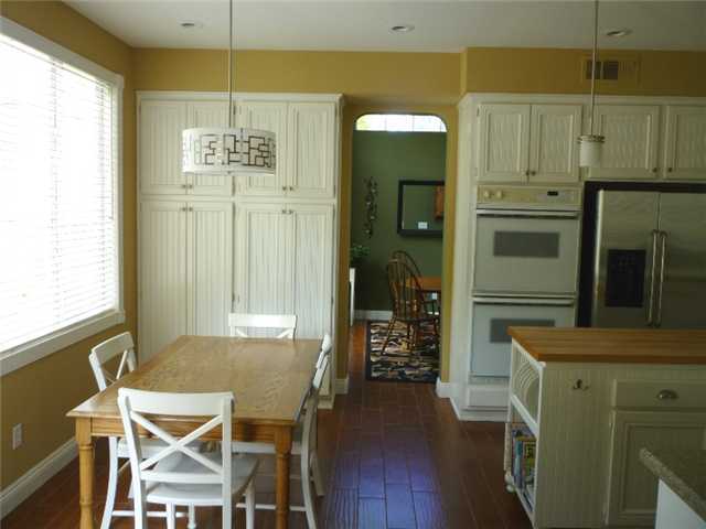 1386 Sparrow Road Carlsbad, CA 92011 - Photo 9 of 20 BREAKFAST AREA IN THE KITCHEN