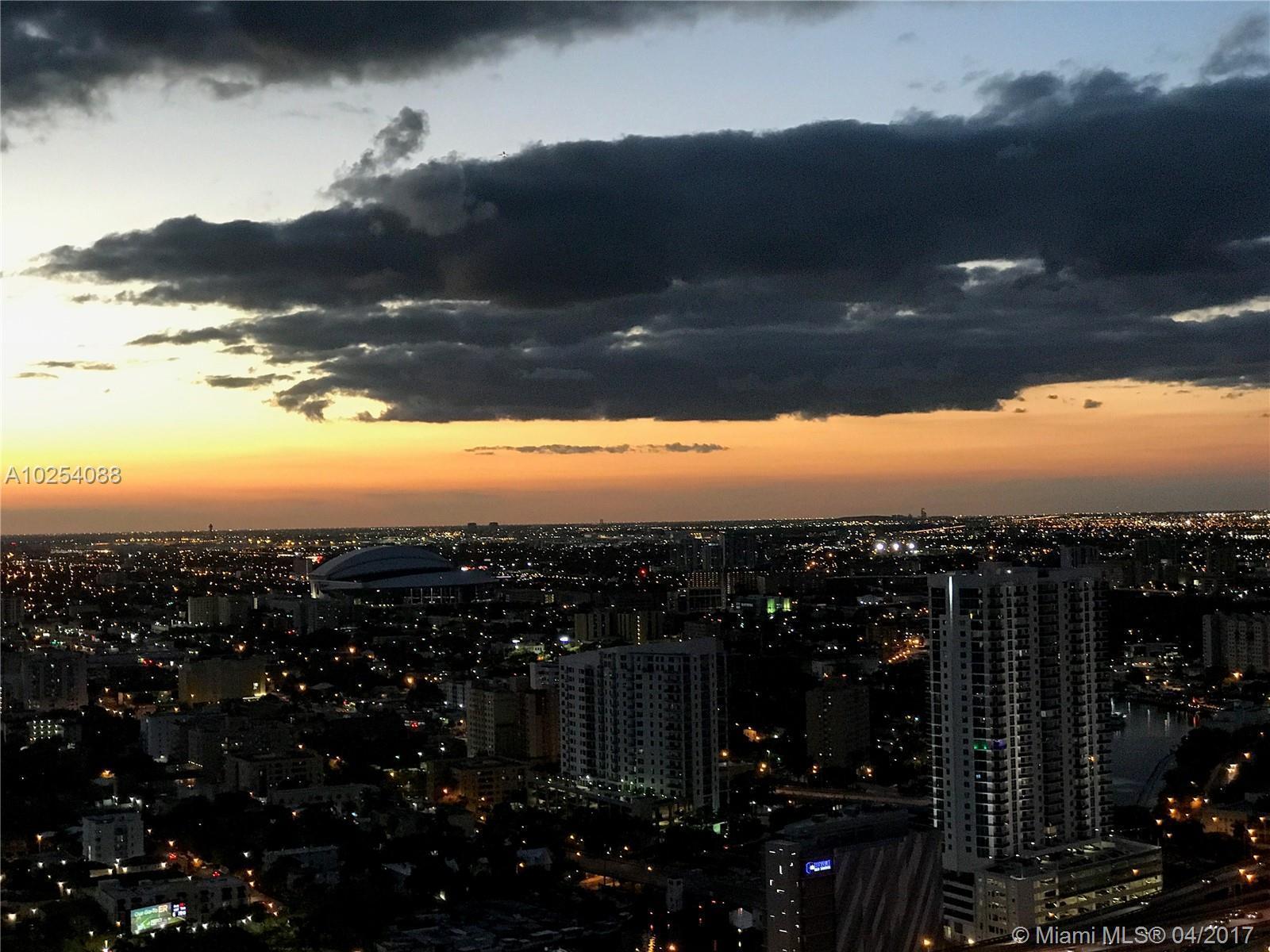 90 Southwest 3rd Street, Unit 4006 Miami, FL 33130 - Photo 4 of 15