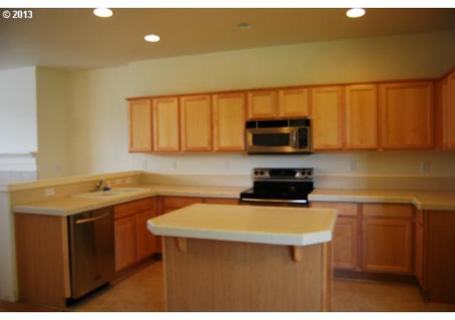 4897 Southeast Davis Road Hillsboro, OR 97123 - Photo 3 of 12 Gallery Image 3