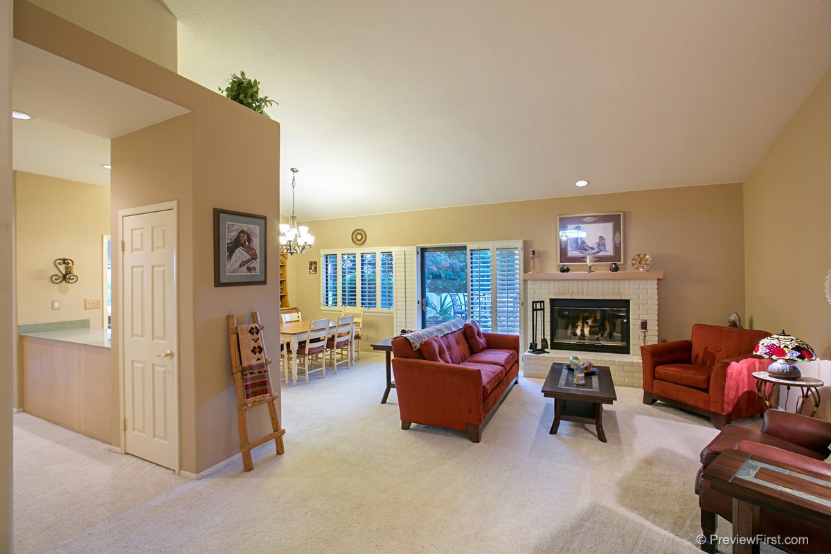 2282 Derrick Way Escondido, CA 92029 - Photo 3 of 25