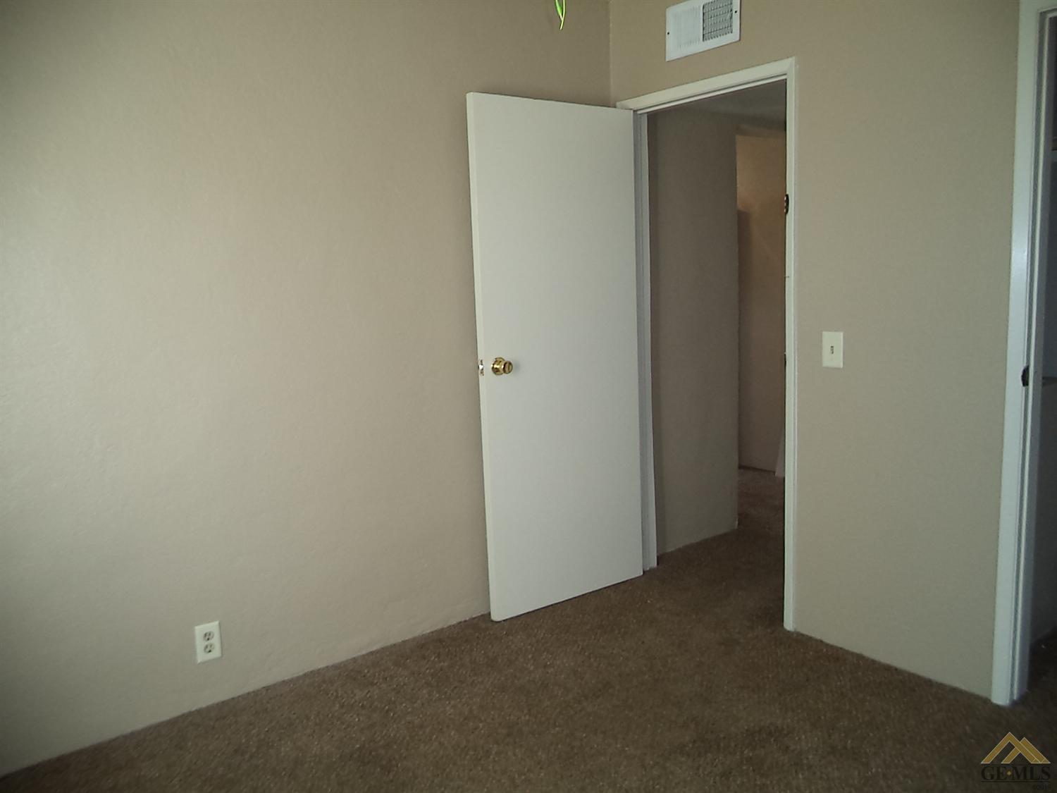 1304 Sequoia Drive Bakersfield, CA 93308 - Photo 9 of 17