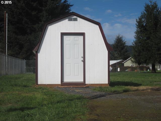 378 Moon Hill Road Tenmile, OR 97481 - Photo 8 of 13