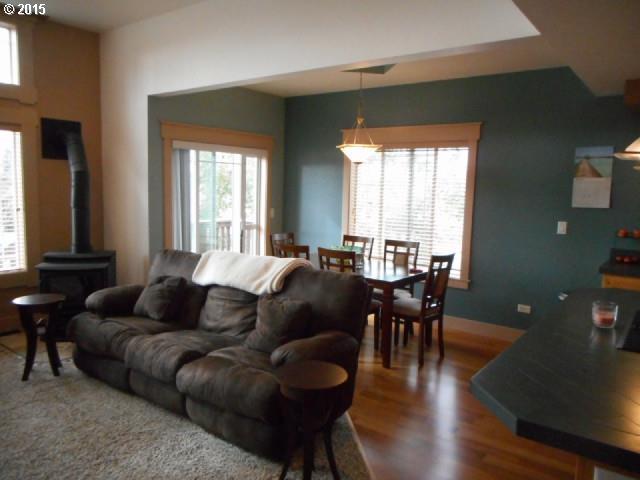 828 Pioneer Road, Unit A Brookings, OR 97415 - Photo 4 of 16 Gallery Image 4