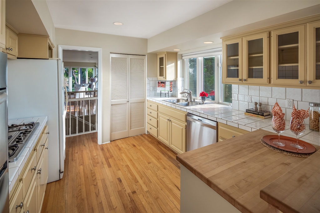 350 East Glaucus Street Encinitas, CA 92024 - Photo 9 of 23